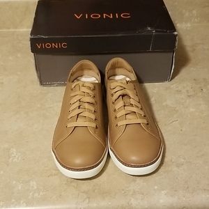 Vionic sneaker size 8